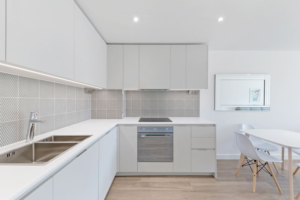 Property photo 3 of 10 Kitchen
