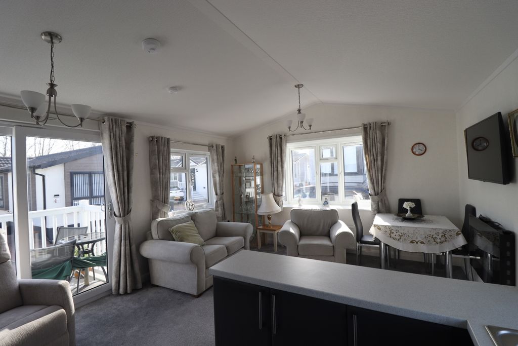 Property photo 2 of 12 Kitchen Living Diner