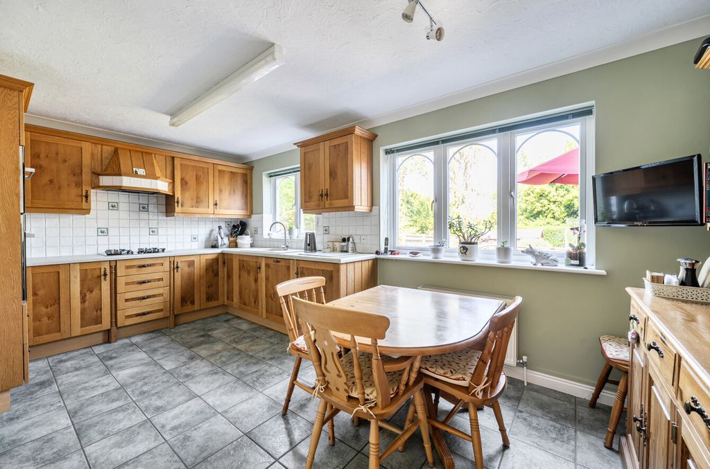 Property photo 3 of 12 1486523-21-6A4E1E...