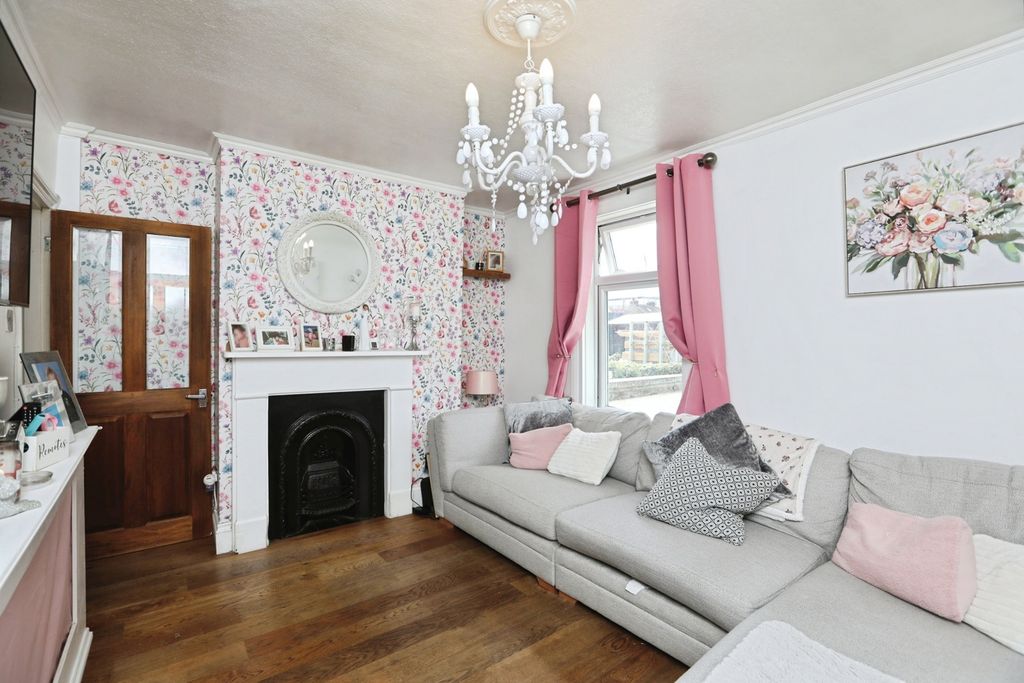 Property photo 1 of 15 Pbox-Img.Jpg