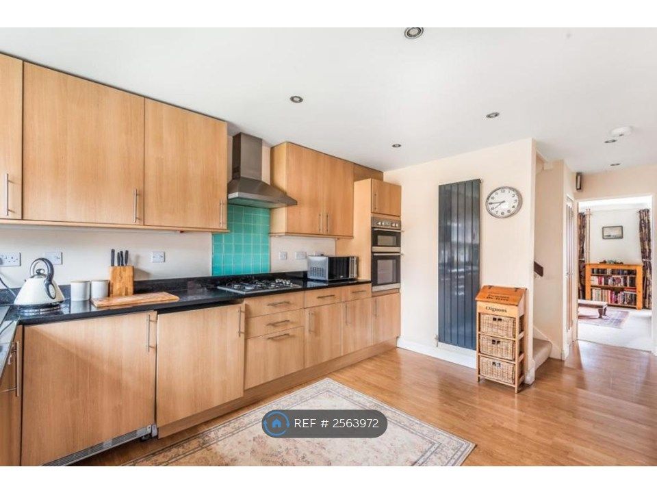 Property photo 2 of 17 Very Spacious Kitchen