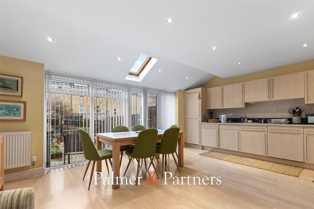 Property photo 2 of 27 Picture No. 10