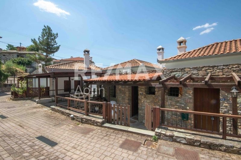 Property photo 2 of 35