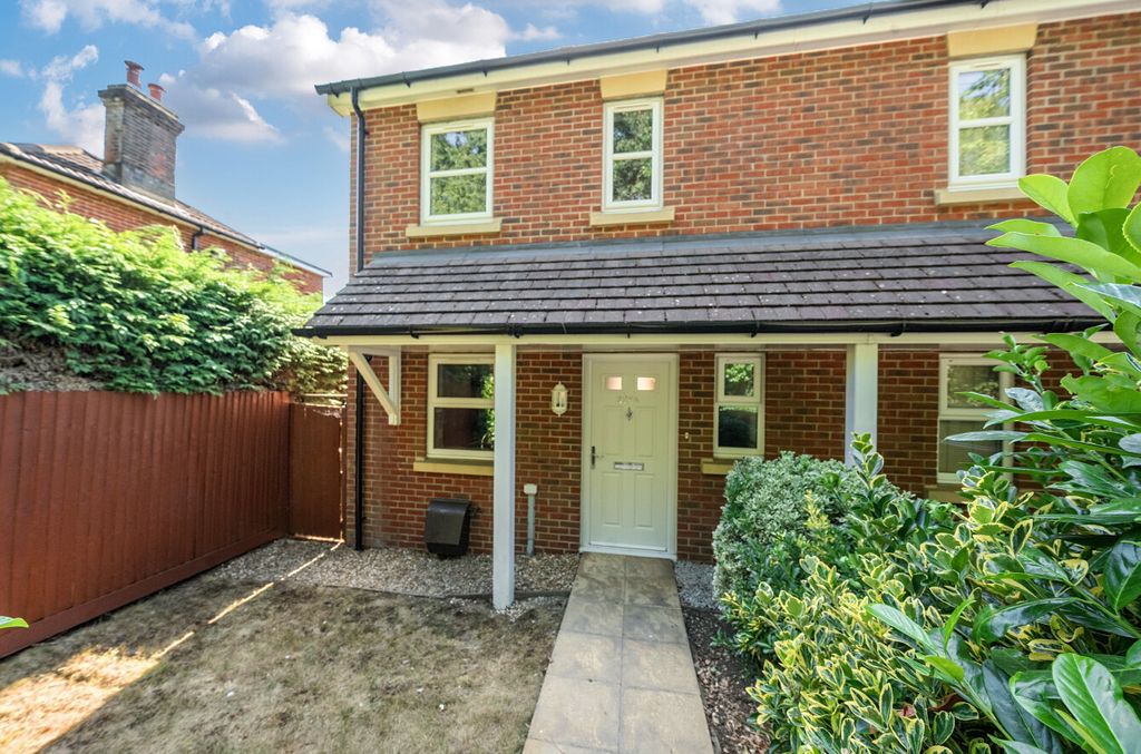 Property photo 1 of 14 1502909-18-6A745B...