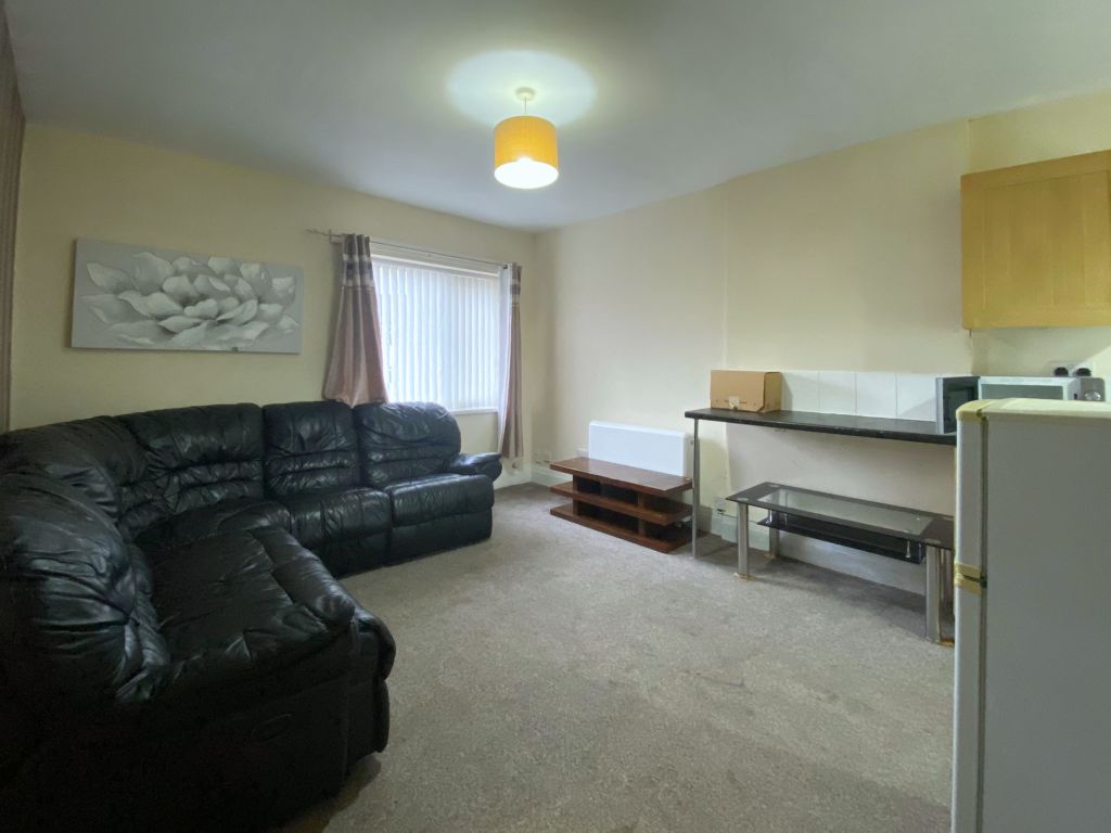 Property photo 2 of 9 Lounge Kitchen