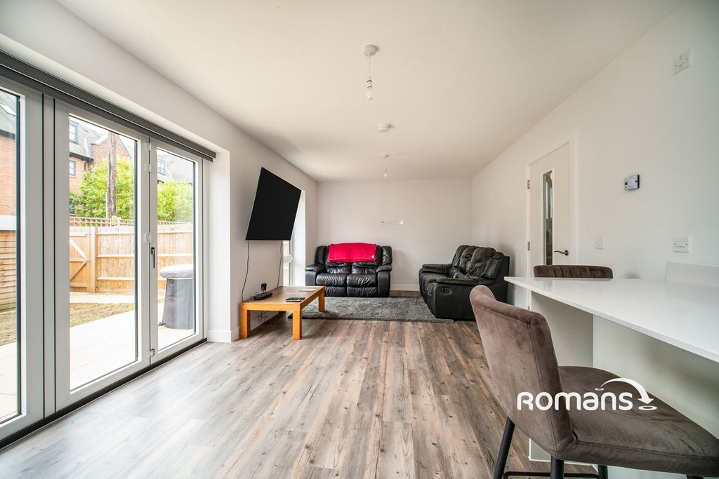 Property photo 2 of 10 Photo