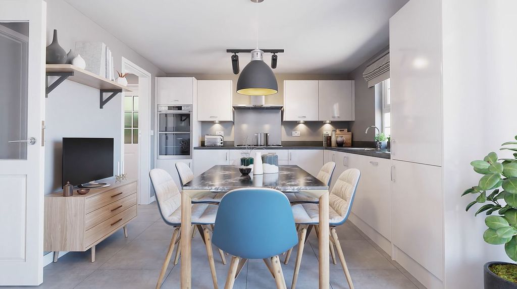 Property photo 2 of 10 Buckingham