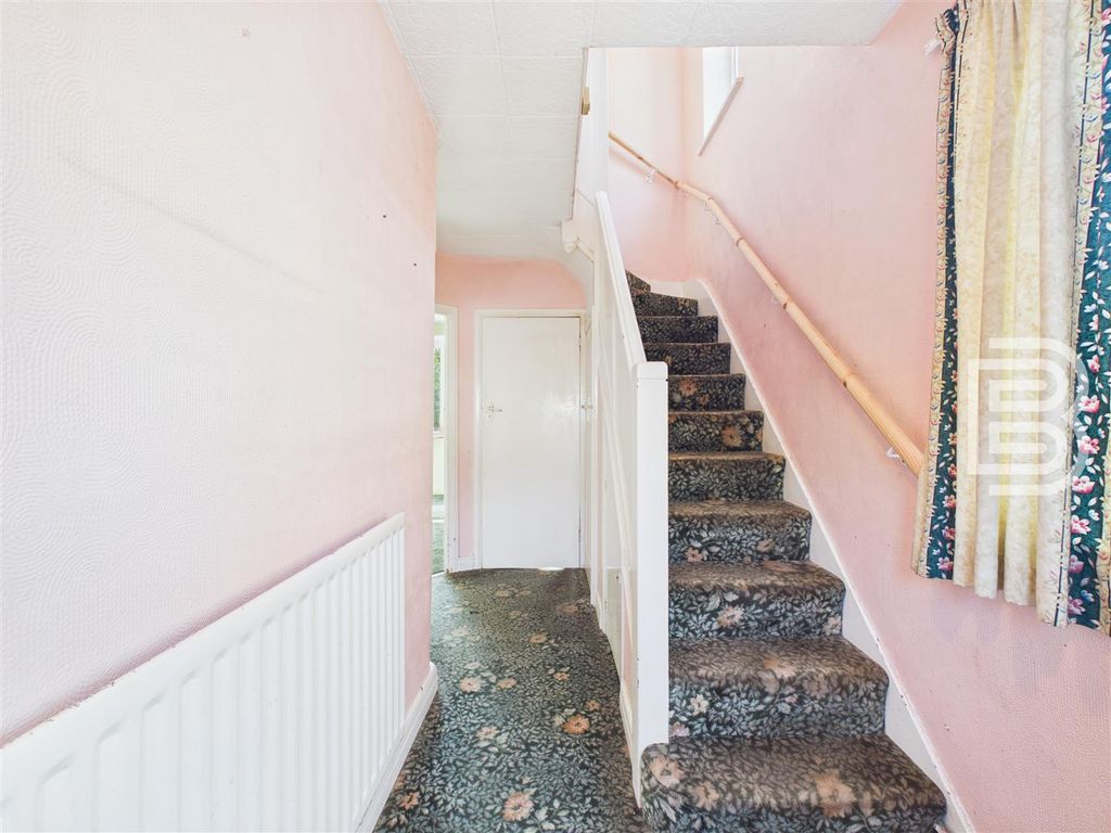 Property photo 3 of 13 Entrance Hall.Jpg