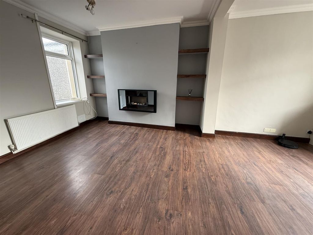 Property photo 3 of 27 Living Room