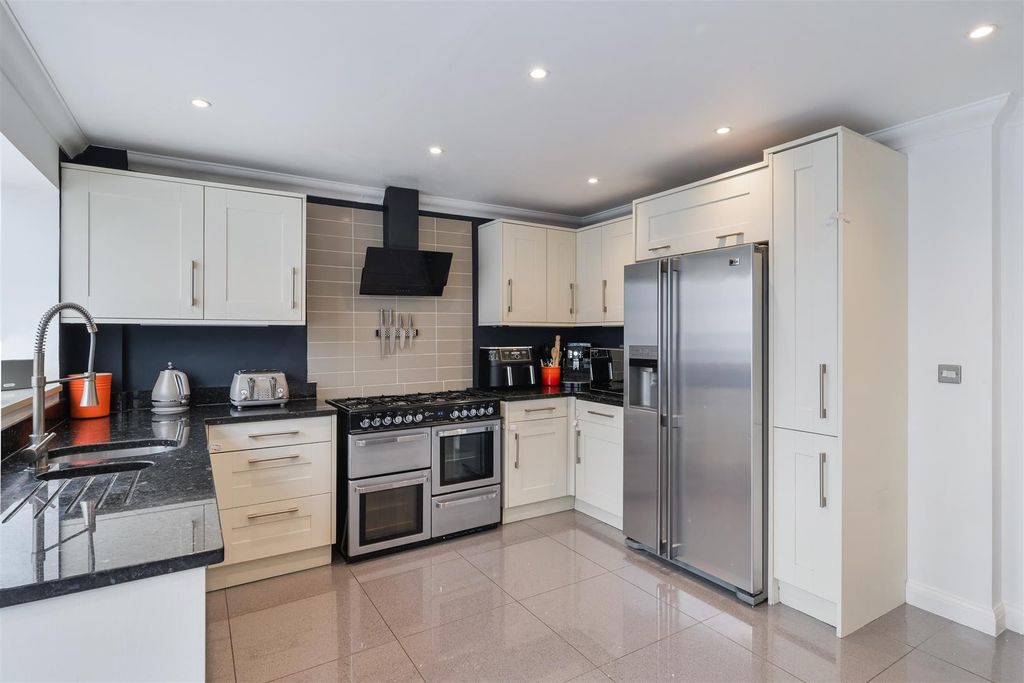 Property photo 3 of 21 Water Mead, 7 (12).Jpg