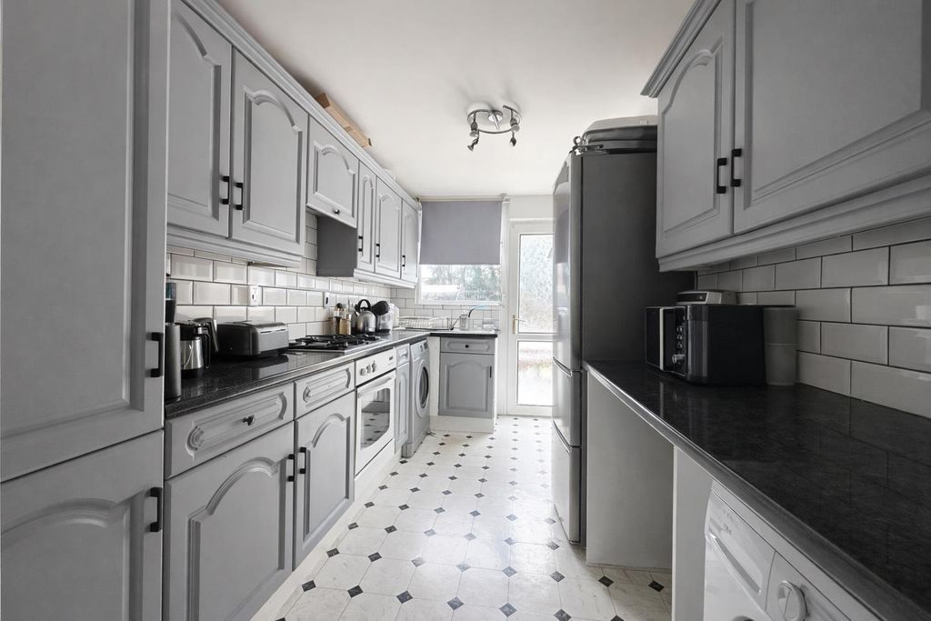 Property photo 3 of 11 Kitchen.Png