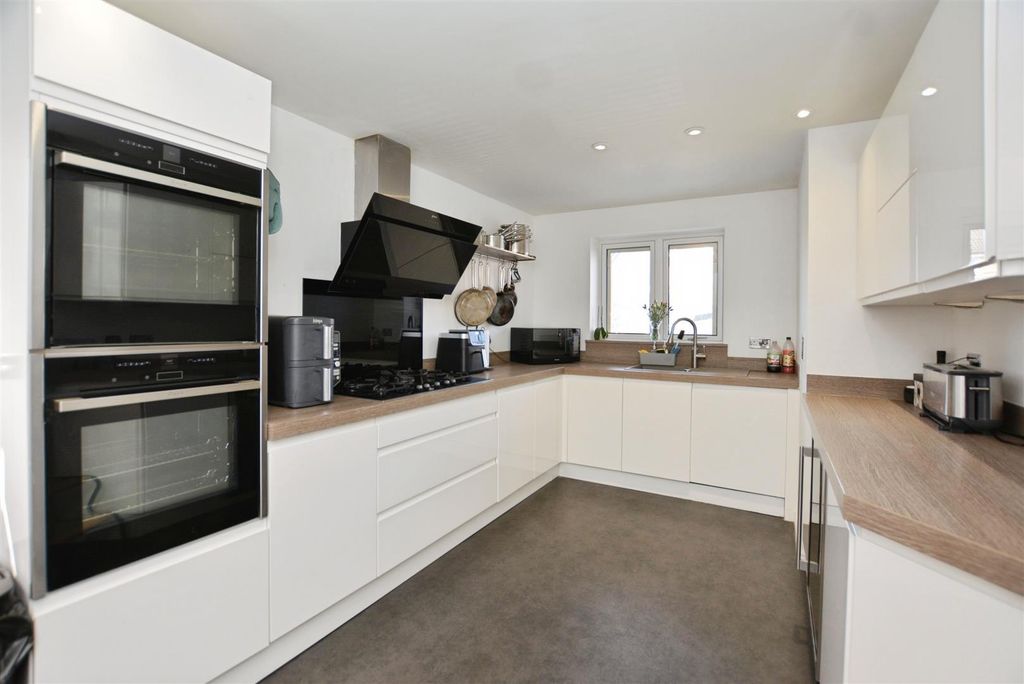 Property photo 2 of 35 Kitchen