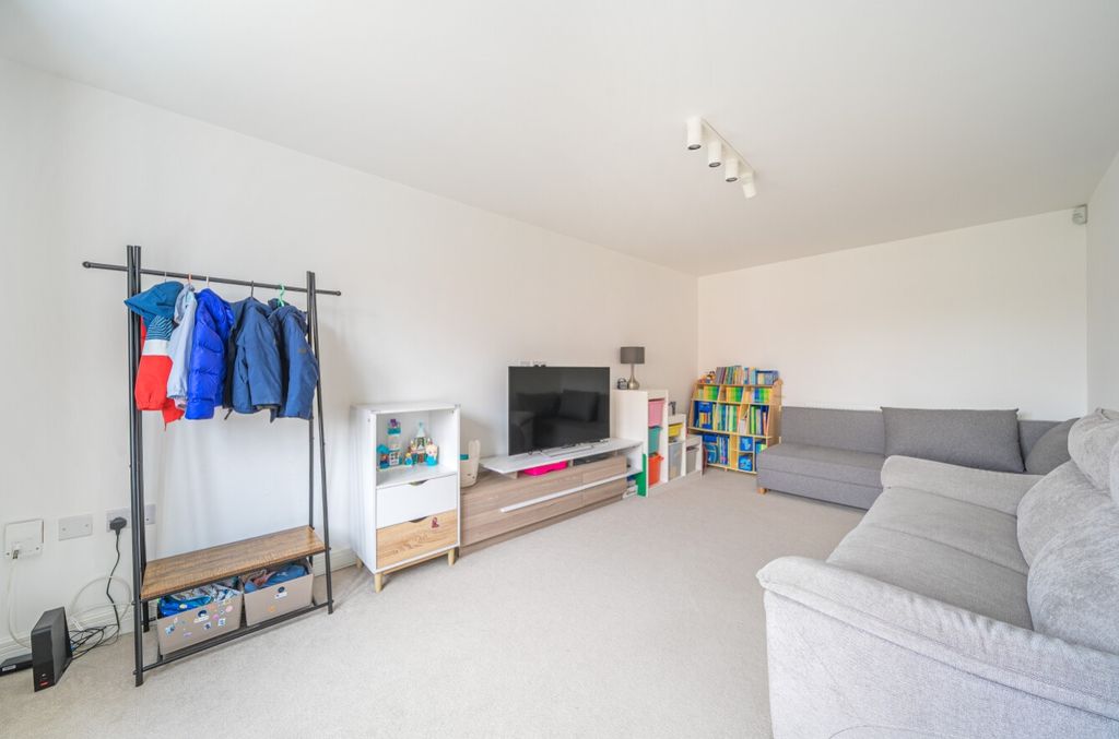 Property photo 3 of 24 1433232-8-69c1c186Cda19