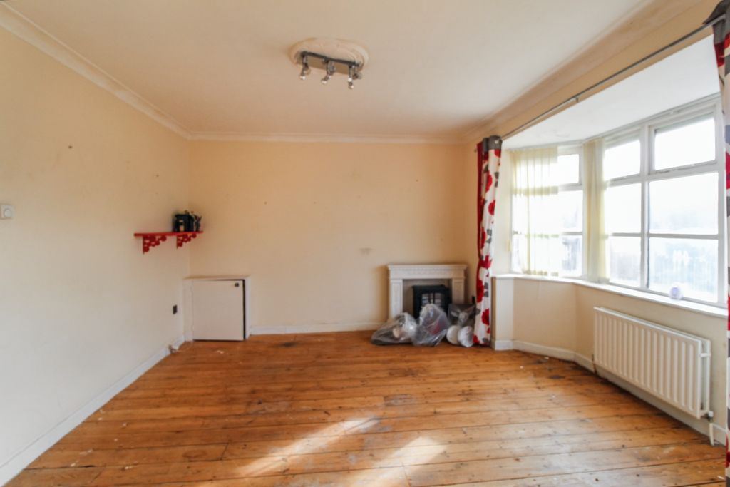 Property photo 3 of 14 Flat 1, Greenlea, Keyhaven Road, Lymington, So41 0Qx