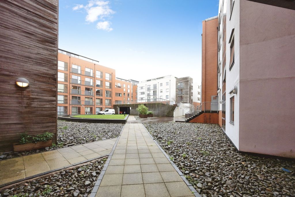 Property photo 2 of 20