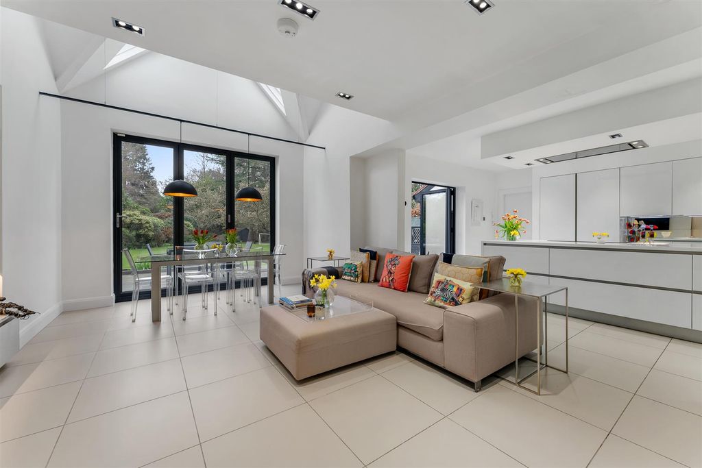 Property photo 3 of 53 Family Room And Breakfast Kitchen