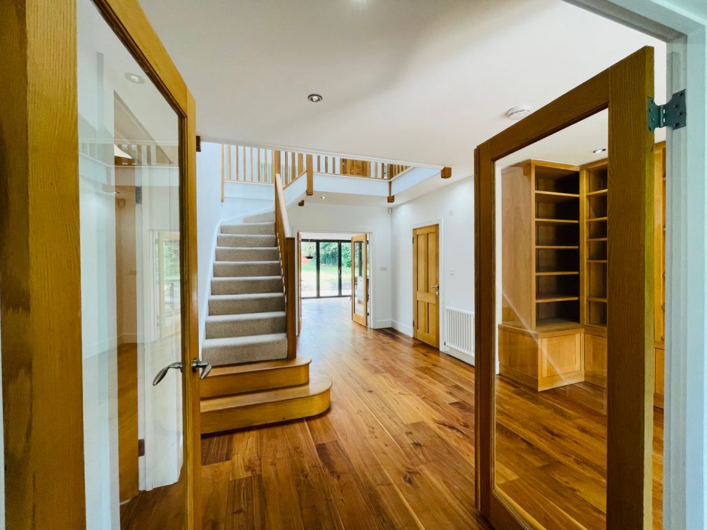 Property photo 2 of 39