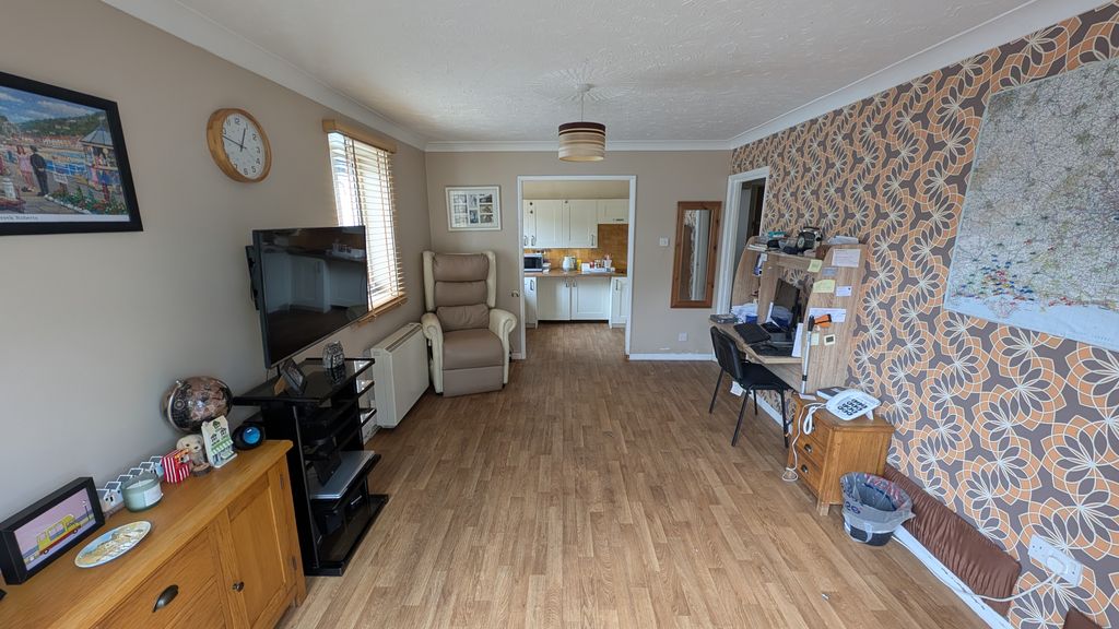 Property photo 2 of 11 Lounge