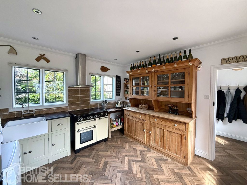 Property photo 3 of 28 Picture No. 09