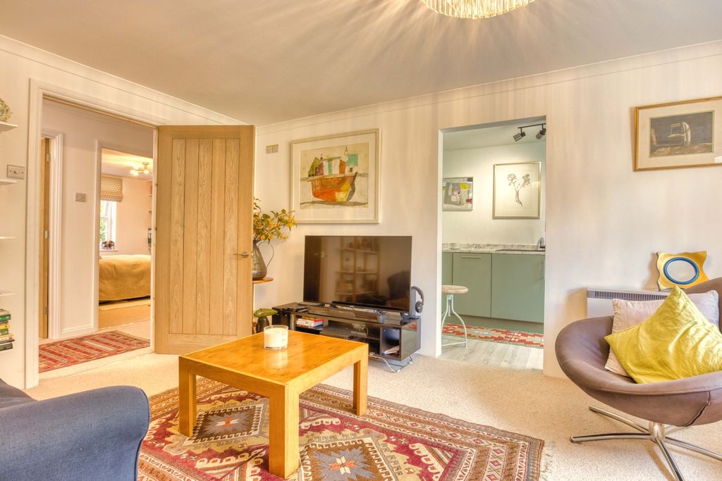 Property photo 2 of 17 Ewemove Taunton - Eastgate Gardens (8)