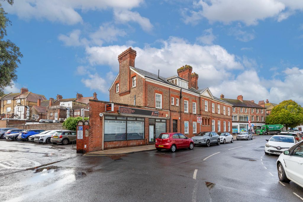 Property photo 3 of 32 1 Beach Road, Littlehampton, Bn17 5Hy