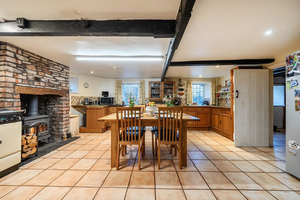 Property photo 3 of 21