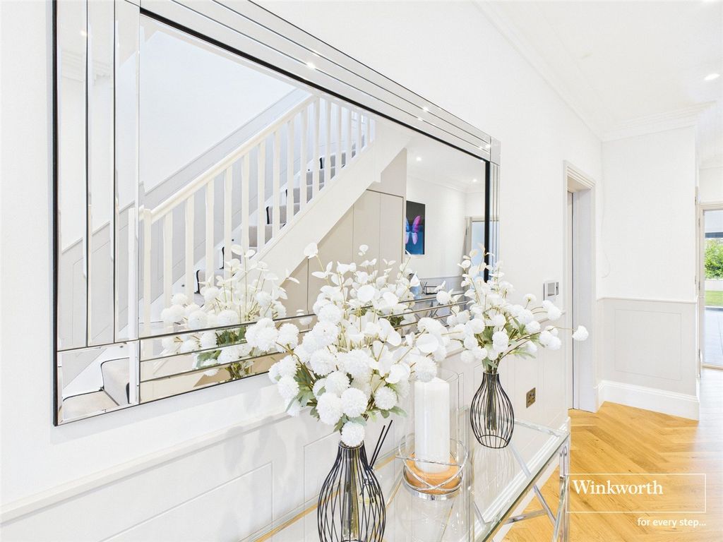 Property photo 3 of 28 Picture No. 03