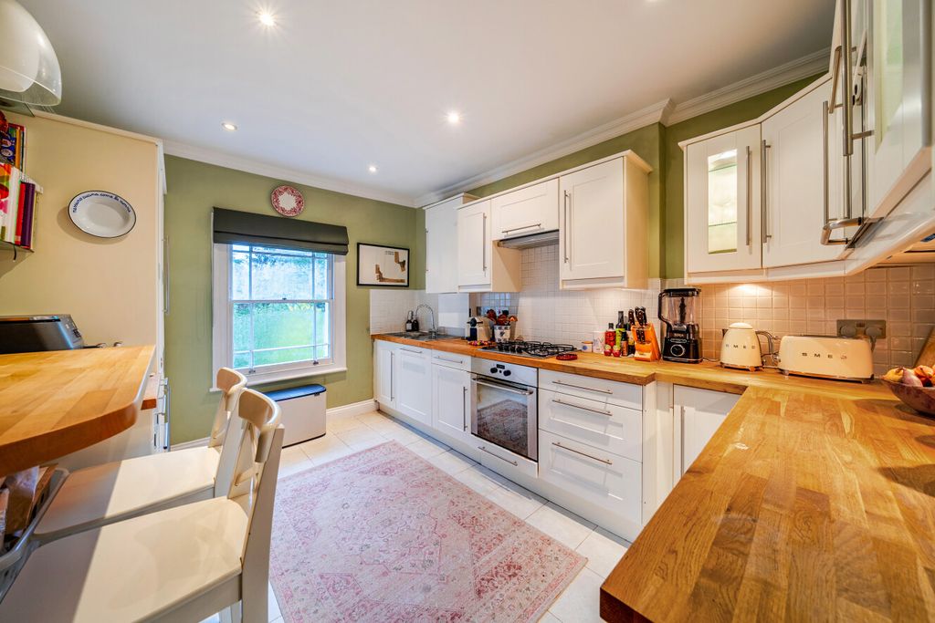 Property photo 2 of 13 1536769-14-1A1692...