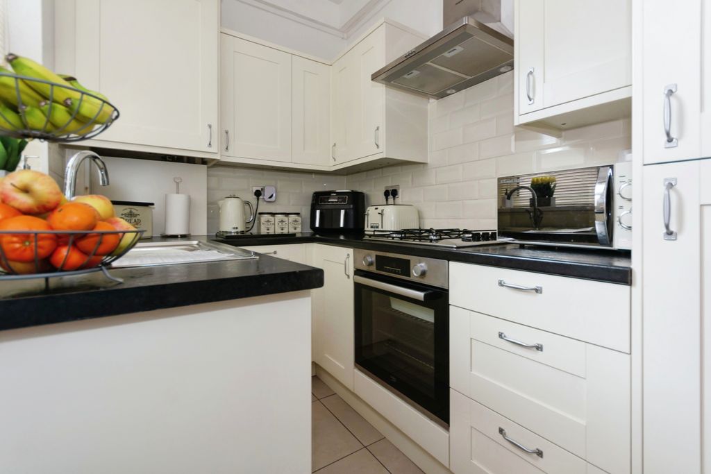 Property photo 2 of 17 Kitchen