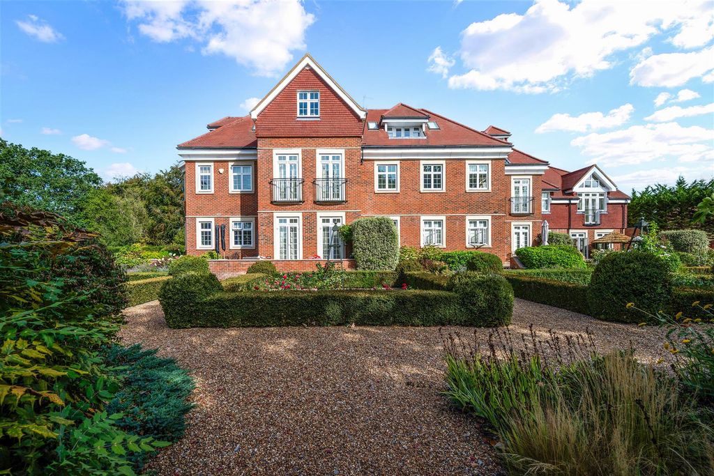 Property photo 2 of 33 Littleton Grange, 9 - (28).Jpg
