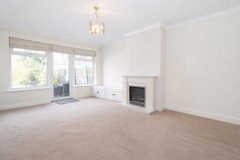 Property photo 3 of 14 Lounge.Jpg