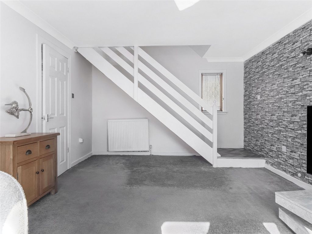 Property photo 3 of 18 Living Room