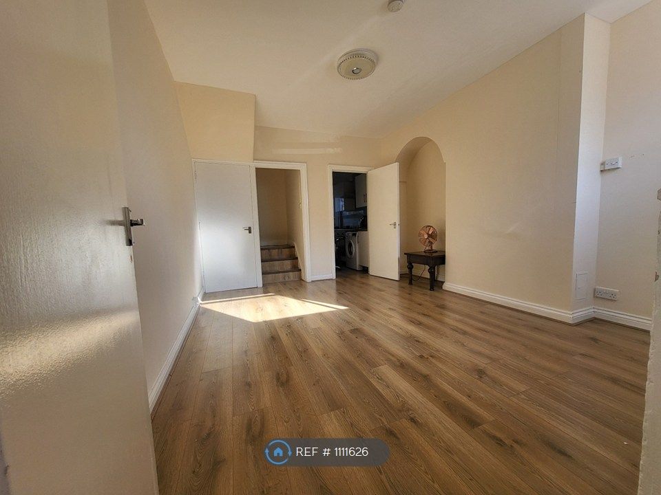 Property photo 2 of 11 Living Room