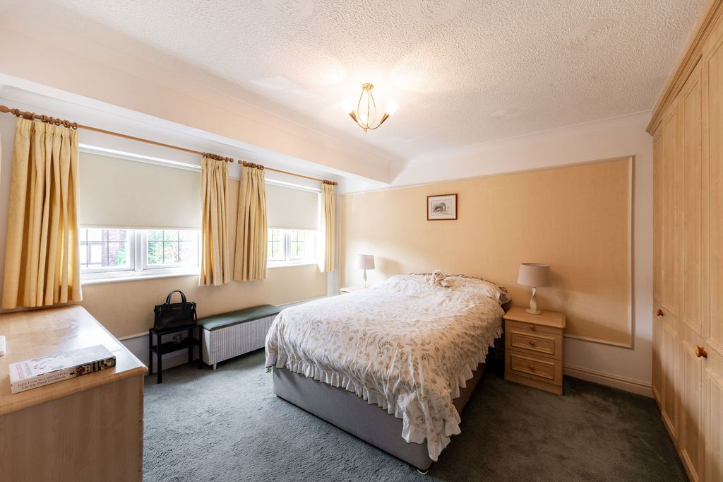 Property photo 3 of 35