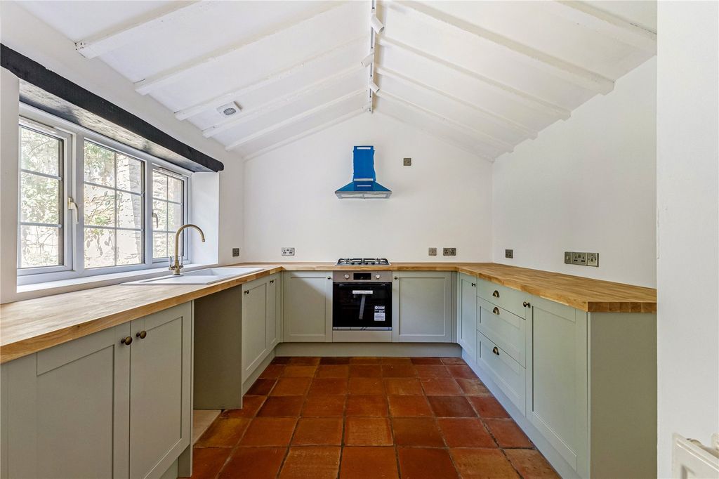 Property photo 3 of 18 Kitchen