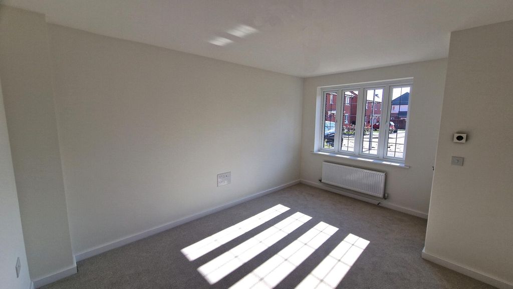 Property photo 2 of 46 Living Room