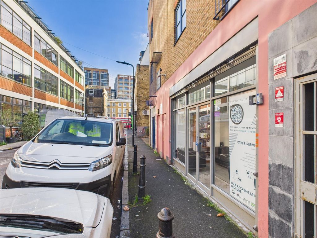 Property photo 1 of 18 Cam04237G0-Pr0261-Still001.Jpg