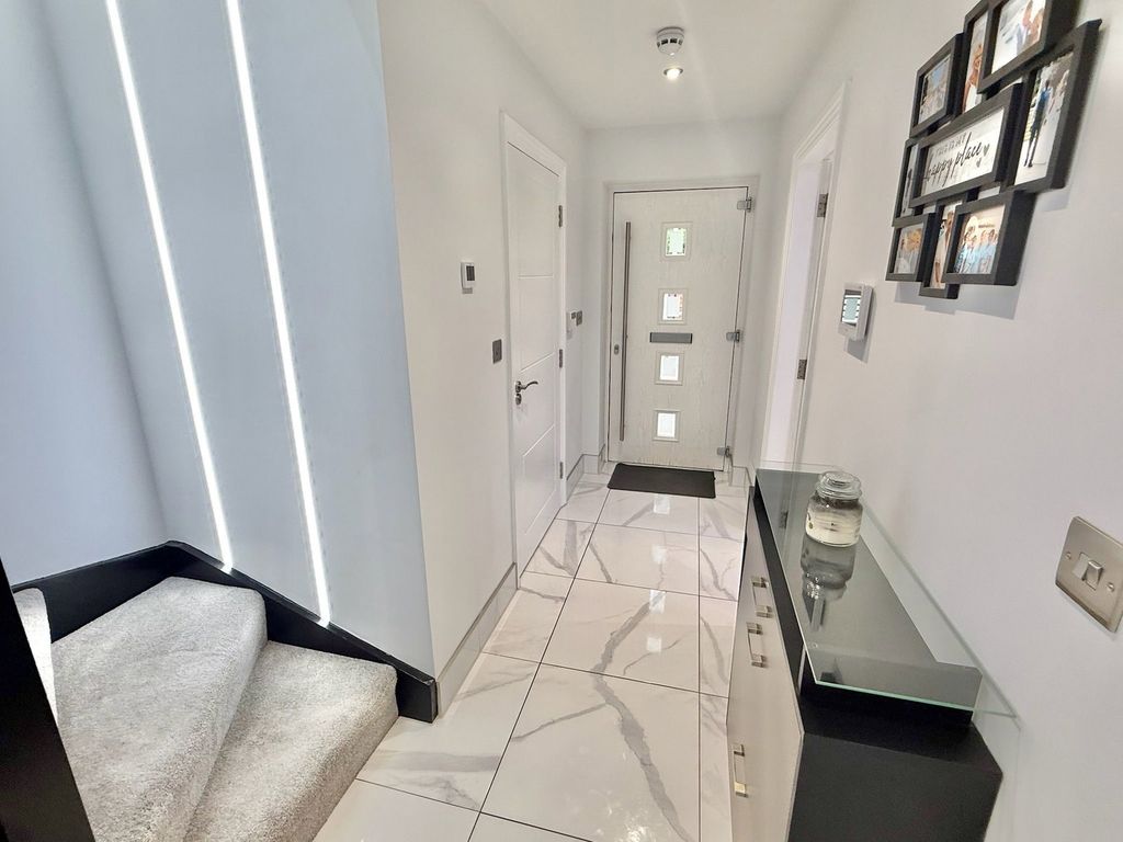 Property photo 2 of 40