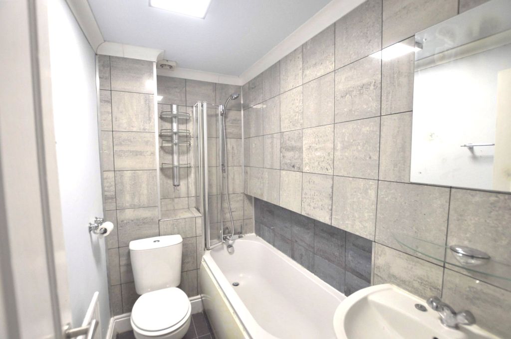 Property photo 3 of 7 Bathroom