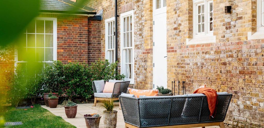 Property photo 2 of 21