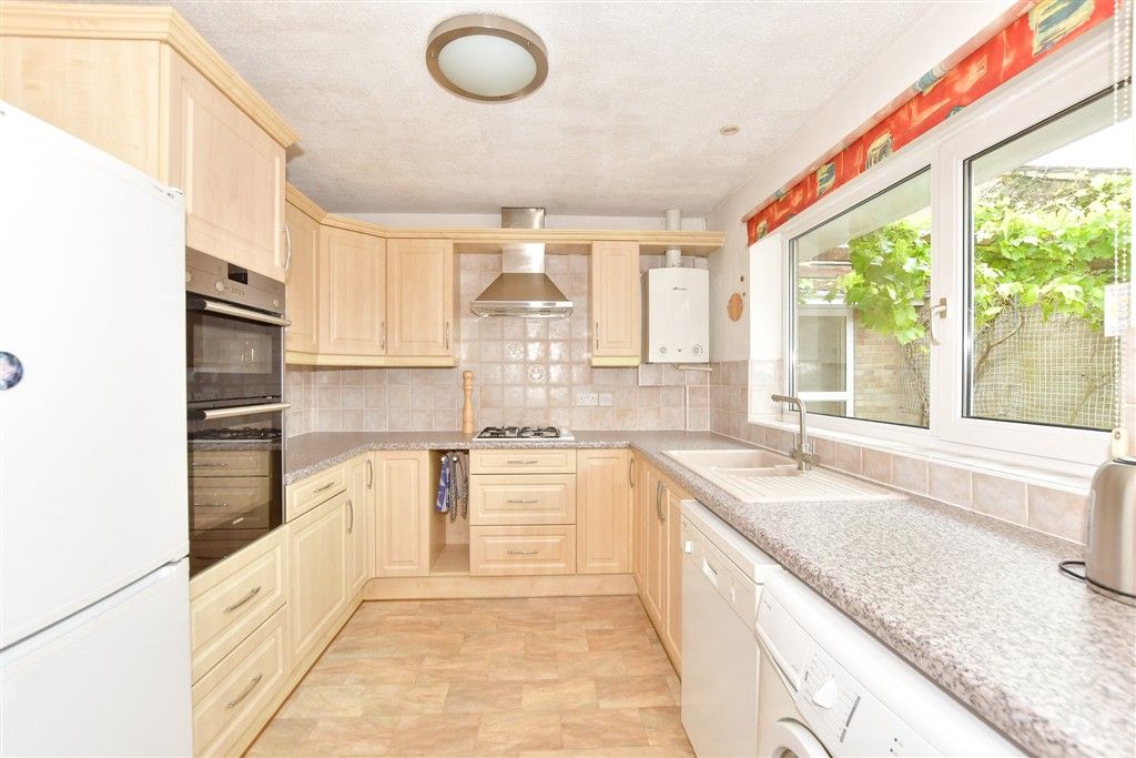 Property photo 3 of 19 Kitchen