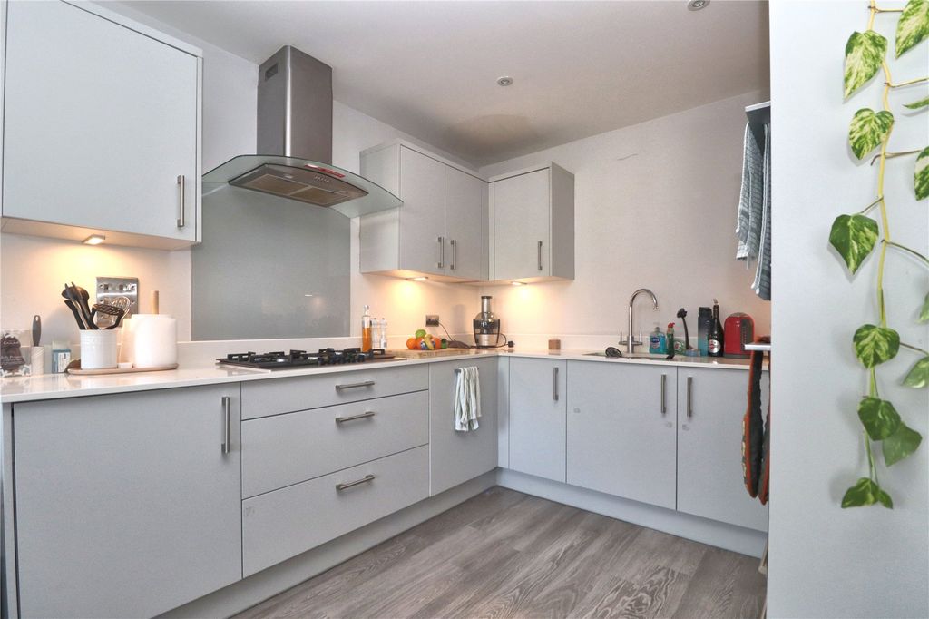 Additional image 8 of 1 bed flat for saleWoking GU21