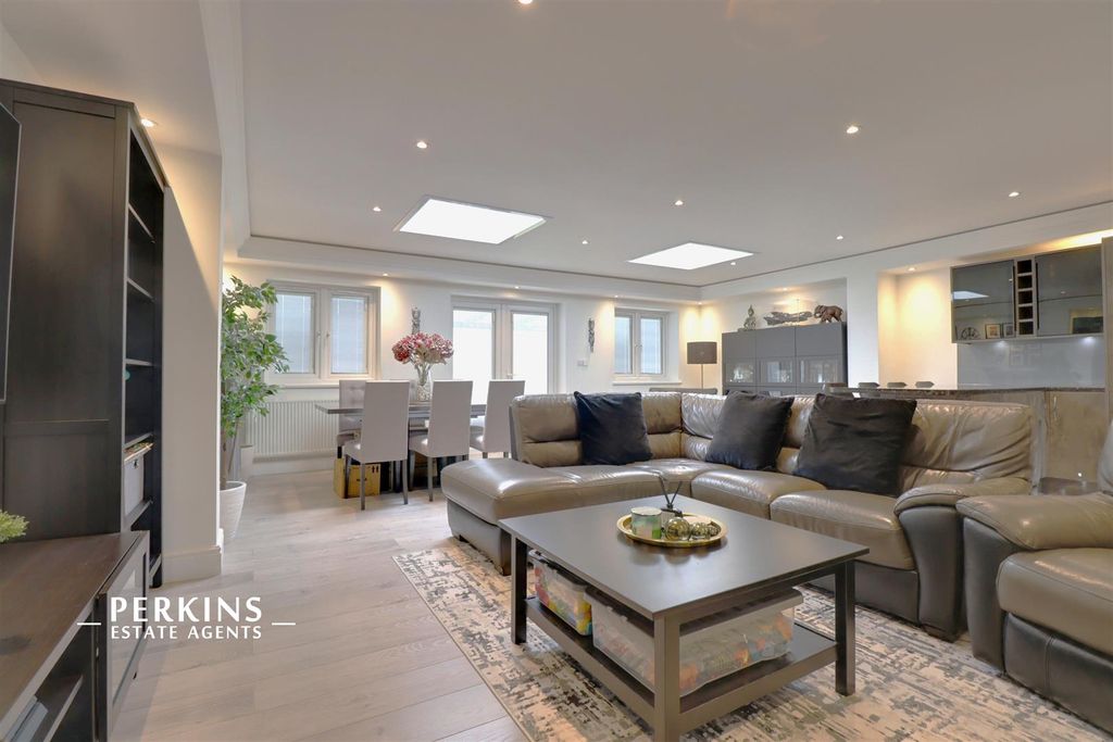 Property photo 2 of 12 Living..Jpg