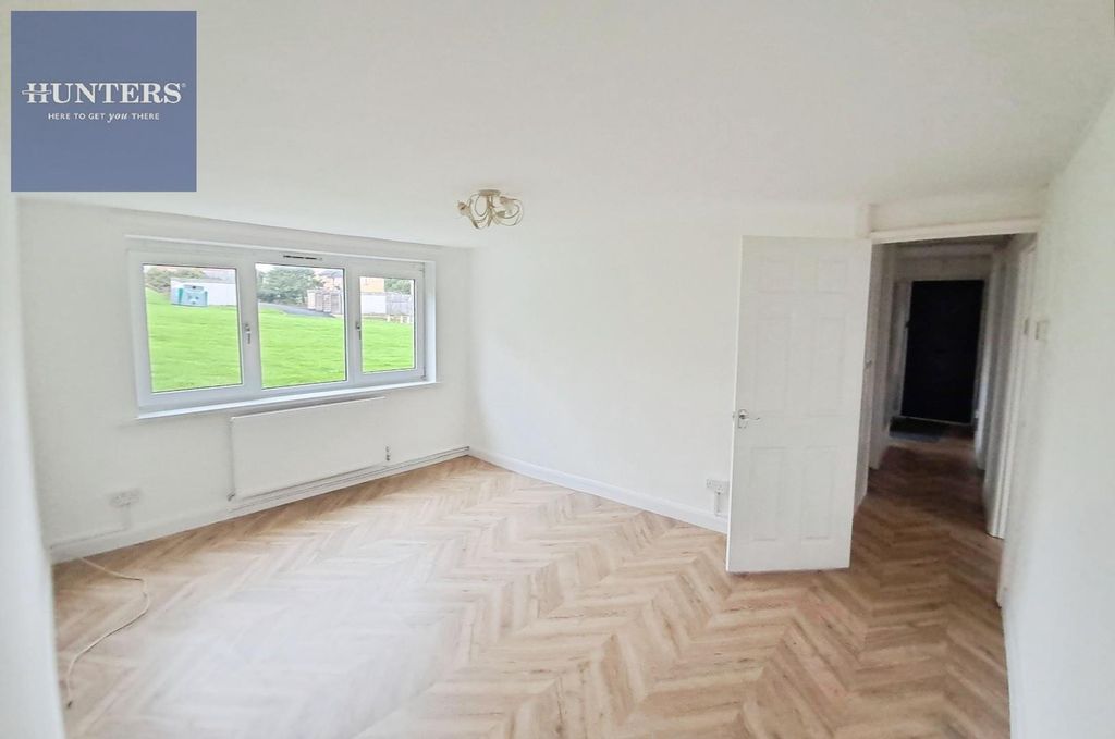 Property photo 1 of 8 757d3865-105 20Gr 20liv.Jpg