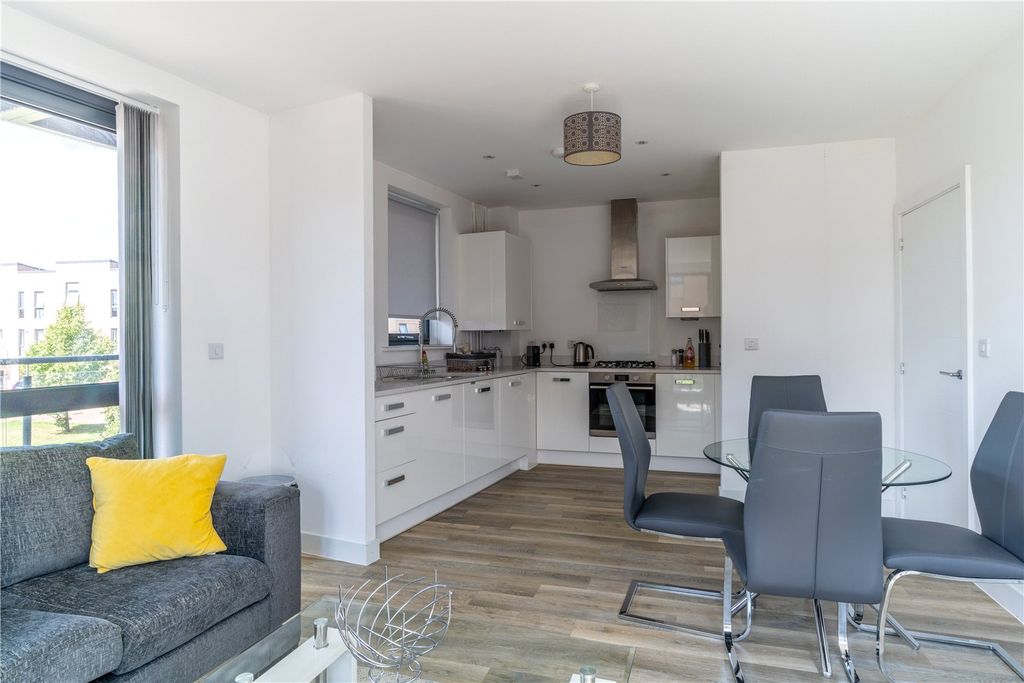 Property photo 3 of 13 Show Home