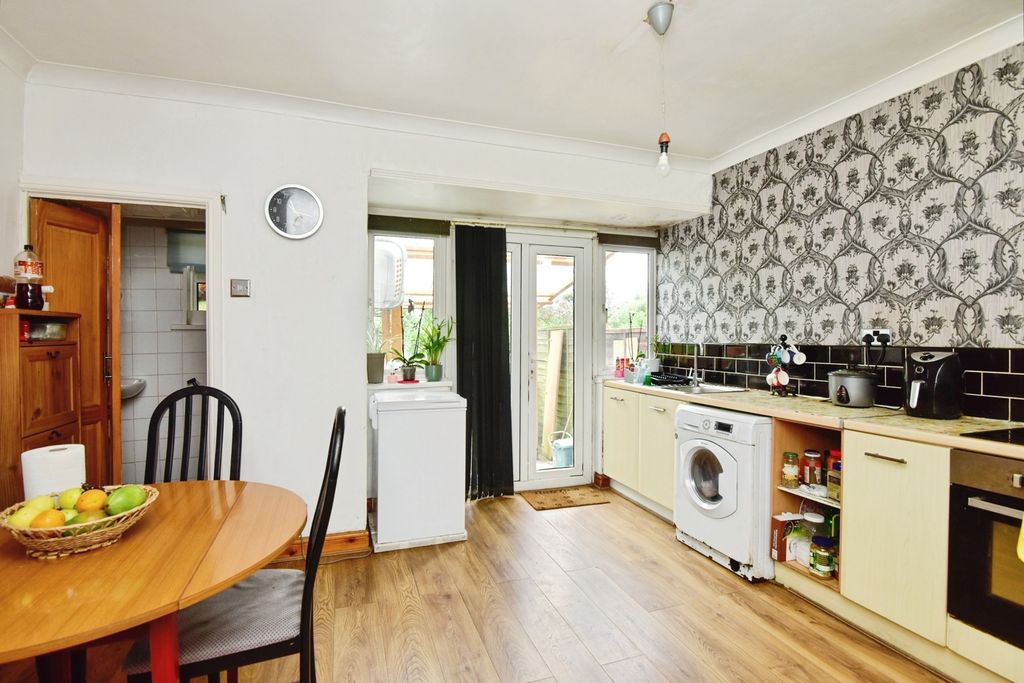 Property photo 3 of 15 Pbox-Img.Jpg