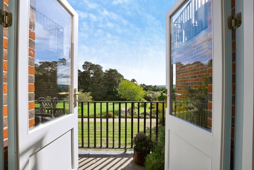 Property photo 2 of 12 Pbox-Img.Jpg