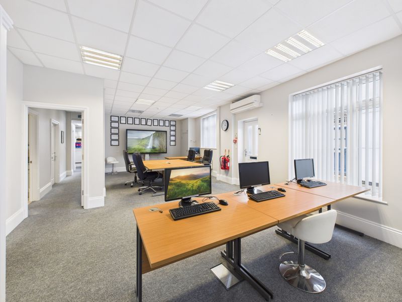 Property photo 2 of 17 Ground Floor