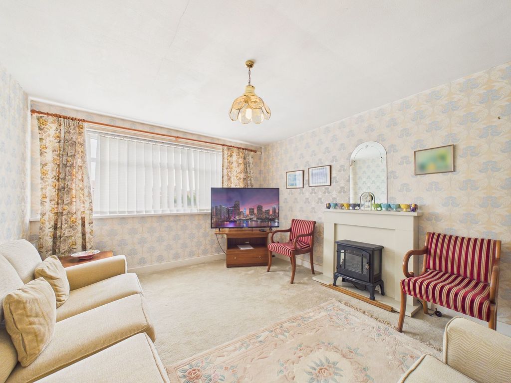 Property photo 2 of 13 Lounge