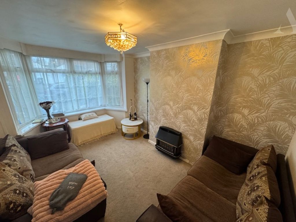 Property photo 3 of 10 73 Twycross Grove Front Reception Room
